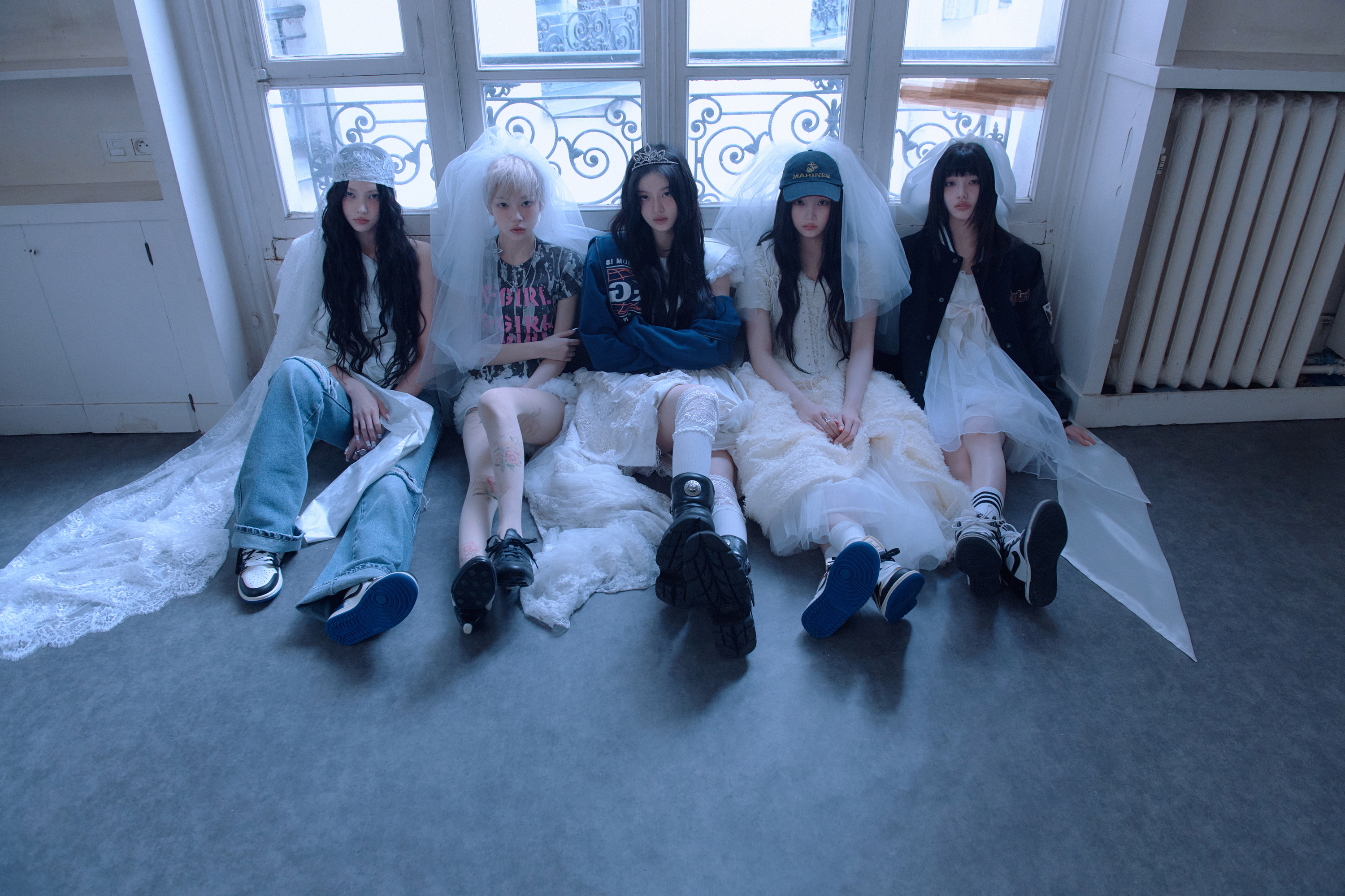 Weverse ILLIT 画像 - #ILLIT 'MAMIHLAPINATAPAI' Concept Photo IT'S