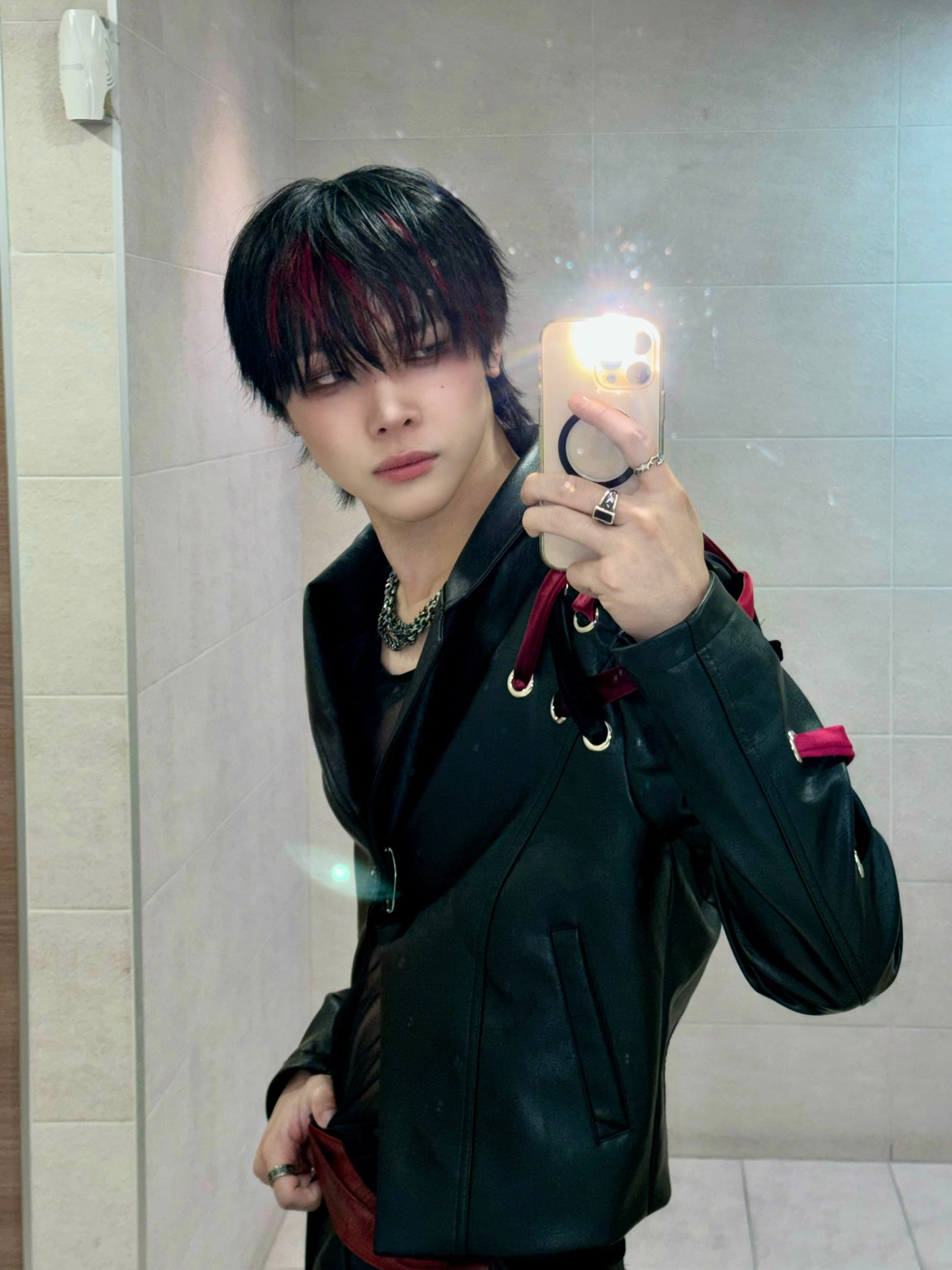 &TEAM 커뮤니티 포스트 - 🖤♥️ - NICHOLAS