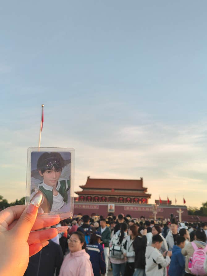 TWS Community Post - 韩振你看我带你去天安门广场了,还去环球影城哦,你要每天开心哦珍珍