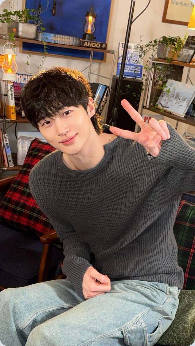 BYEON WOO SEOK Community Post - 울 배우님 보면서 하루를 시작…. 기분 좋음ㅋ💙🥰