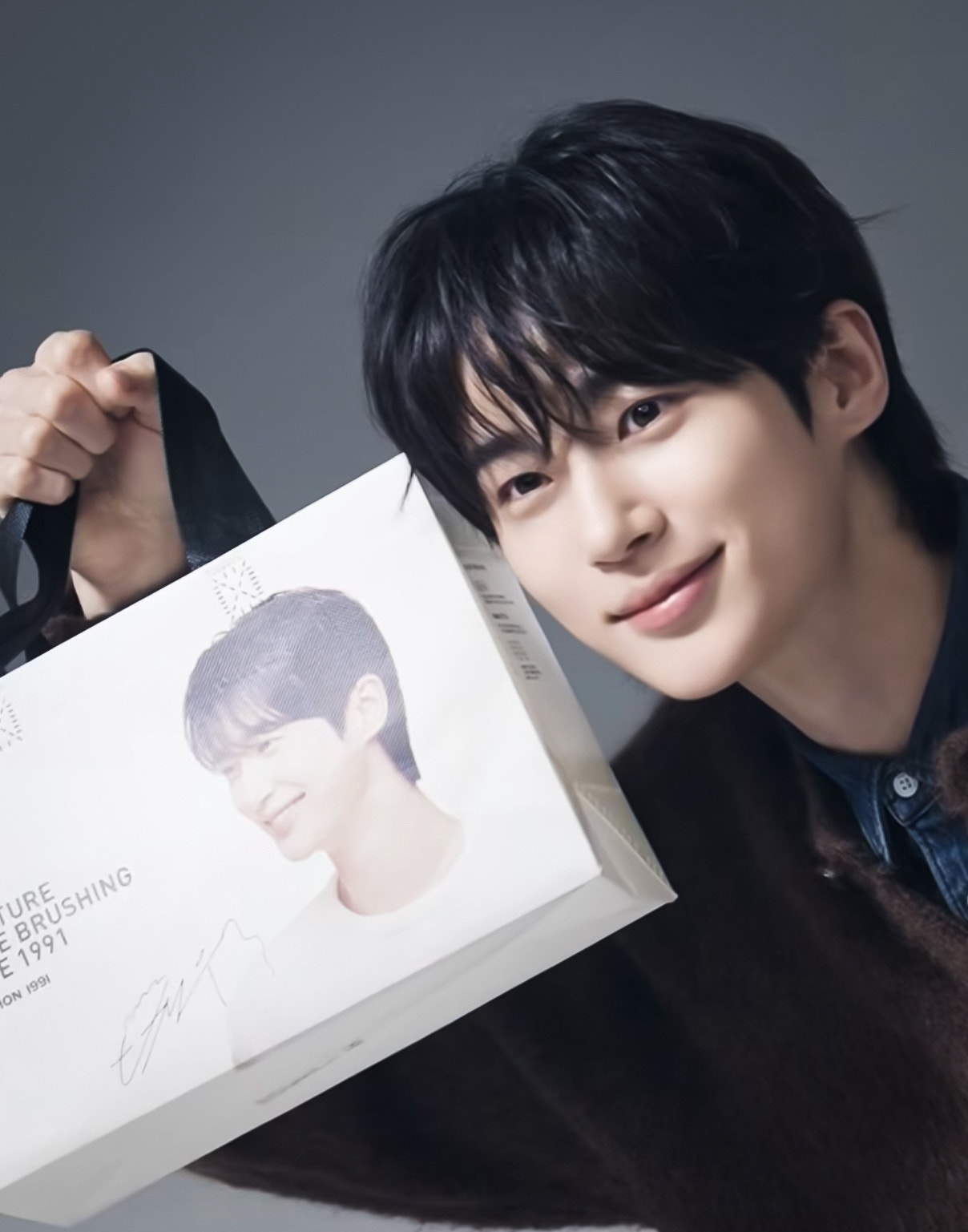 BYEON WOO SEOK Community Post - 시켜야겠지? 🍗 😝💕🍀📮💚