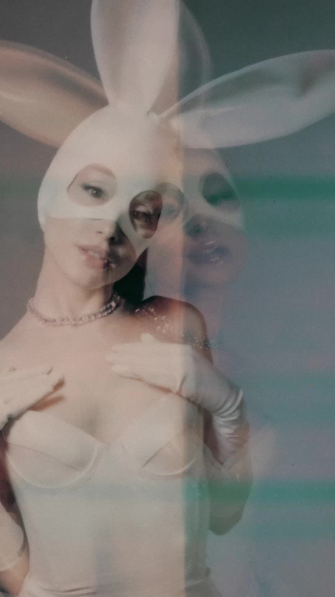 Ariana Grandeコミュニティの投稿 - dangerous woman 10 ♡ shop the