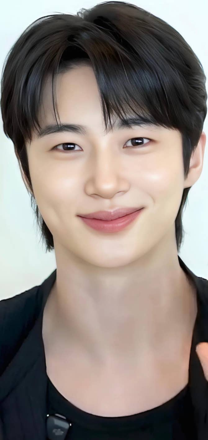 BYEON WOO SEOK Community Post - 🪞 Edited 보정 🪞 💭 Hong Kong Comic Con IG ...