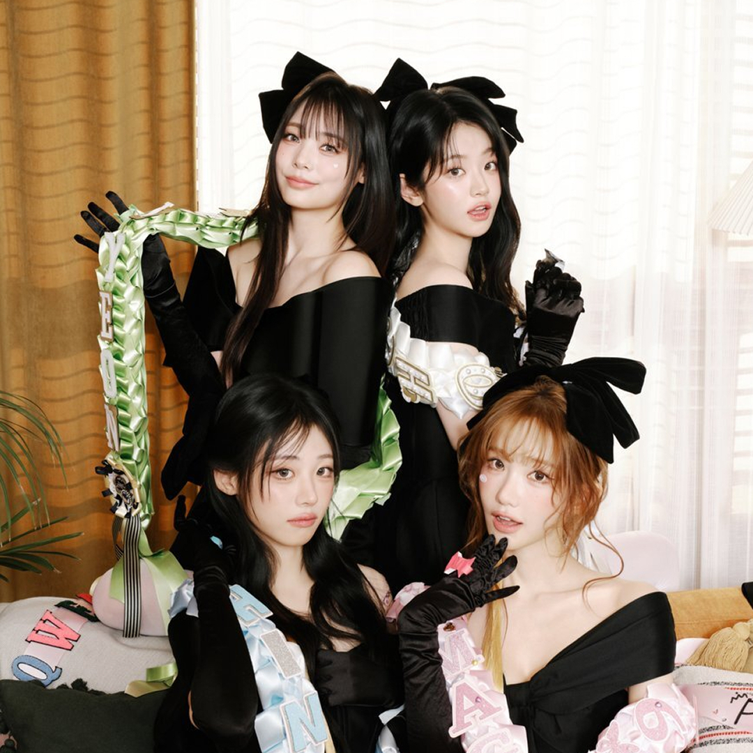 WeverseQWER圖片 - [Magazine] QWER's ceremony continues