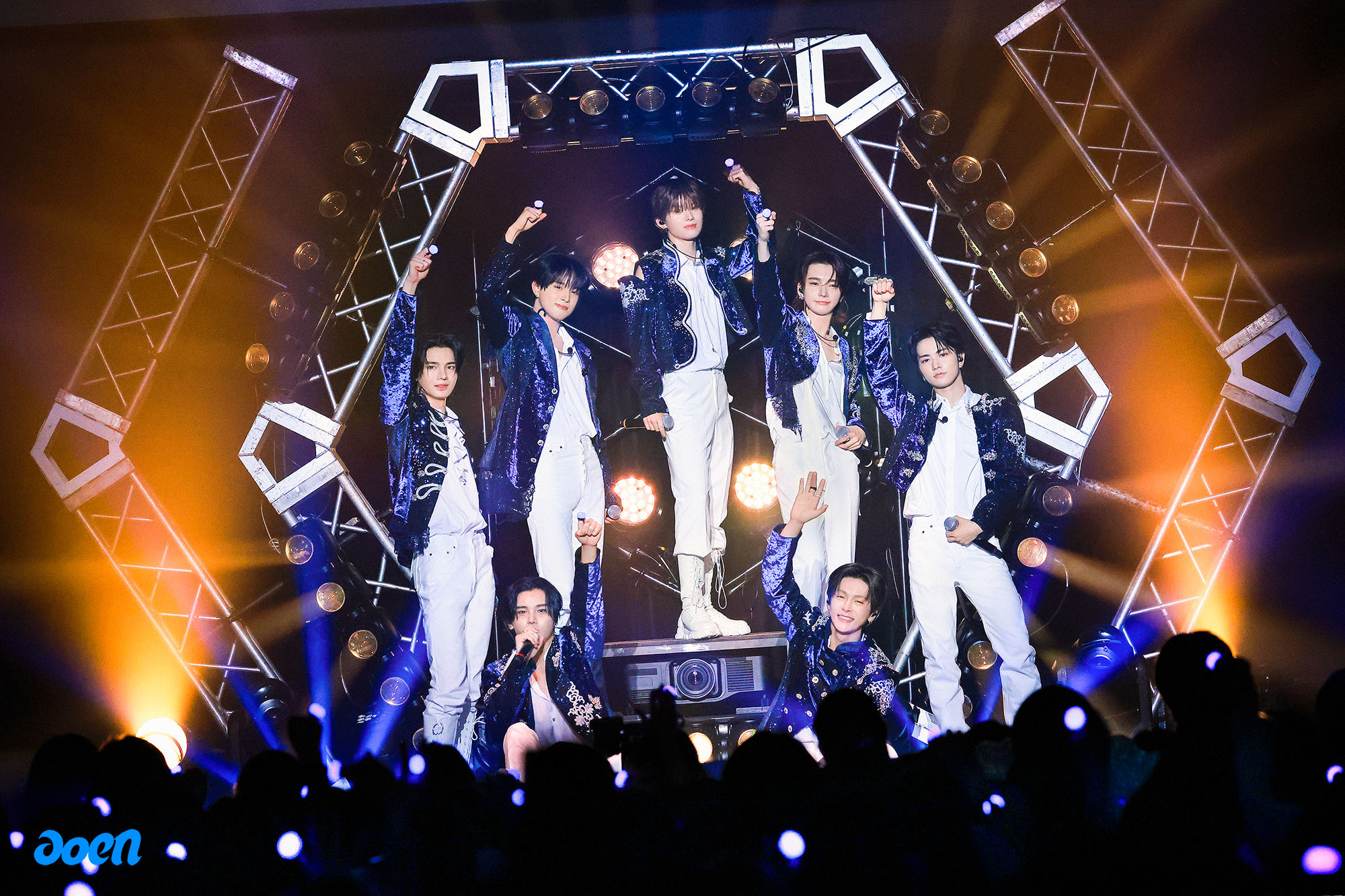 Weverse aoen 画像 - aoen LIVE TOUR 2026 ～青のはじまり 47+1～ 東京