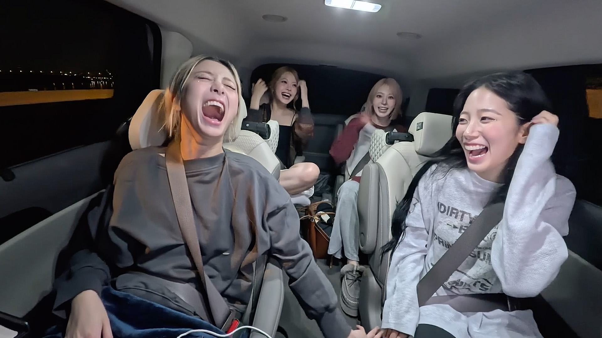 위버스 LE SSERAFIM Media - BOOMPALA Night Drive X ILLIT, KATSEYE