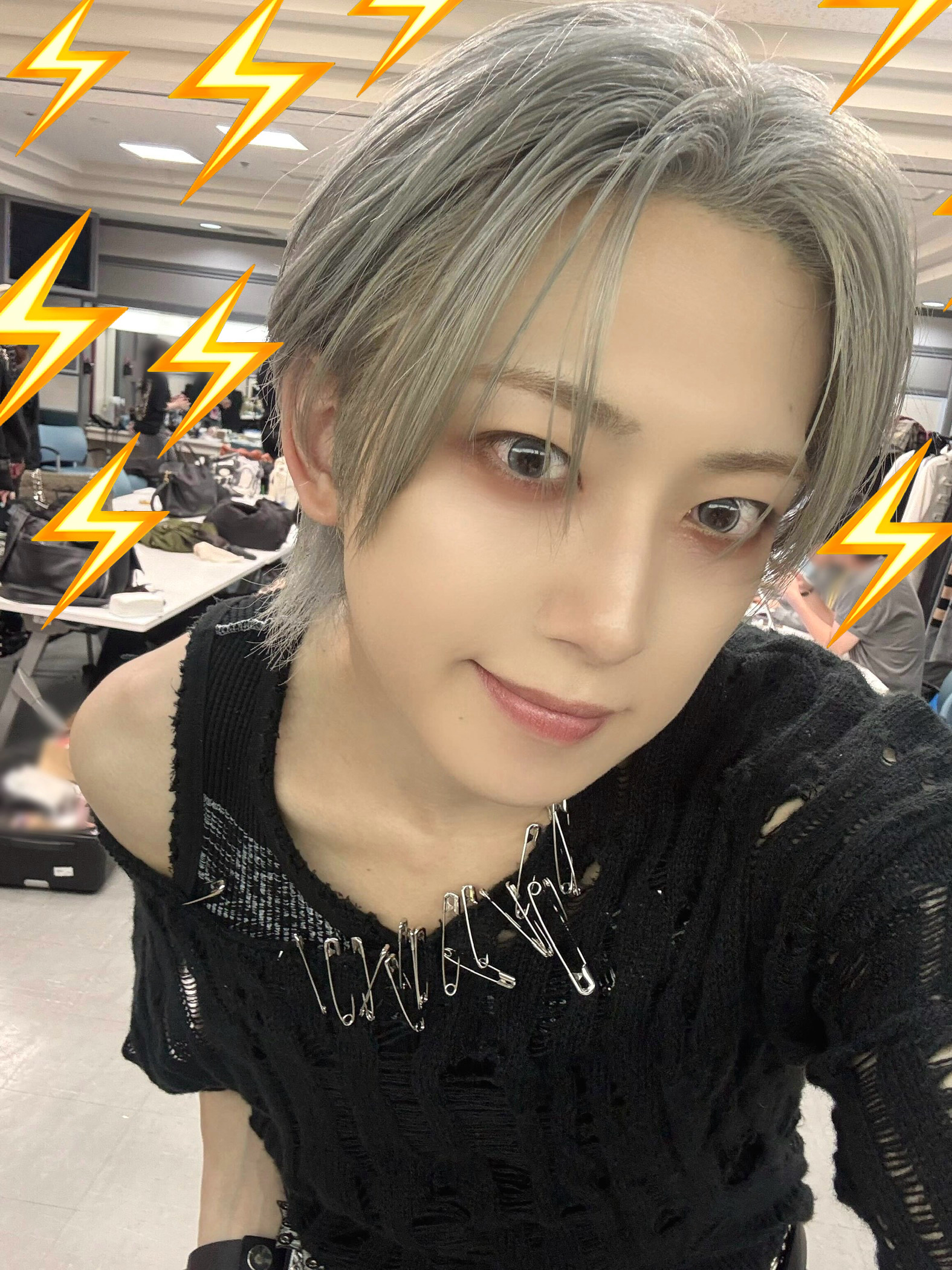 &TEAMコミュニティの投稿 - ご覧になられましたか~？🎸⚡️🧷🧷 - FUMA