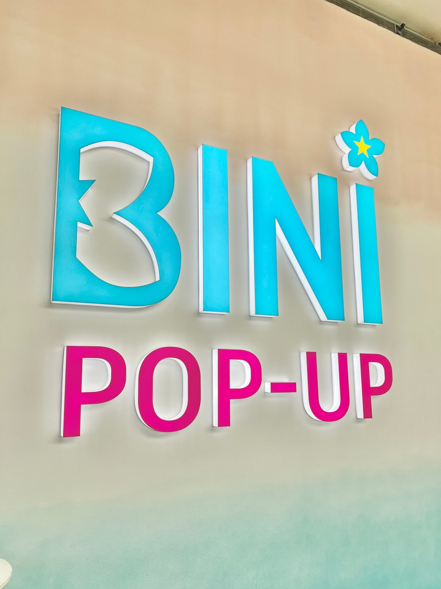 BINI Community Post - 👀👀👀 See youuu, Blooms? 🌸