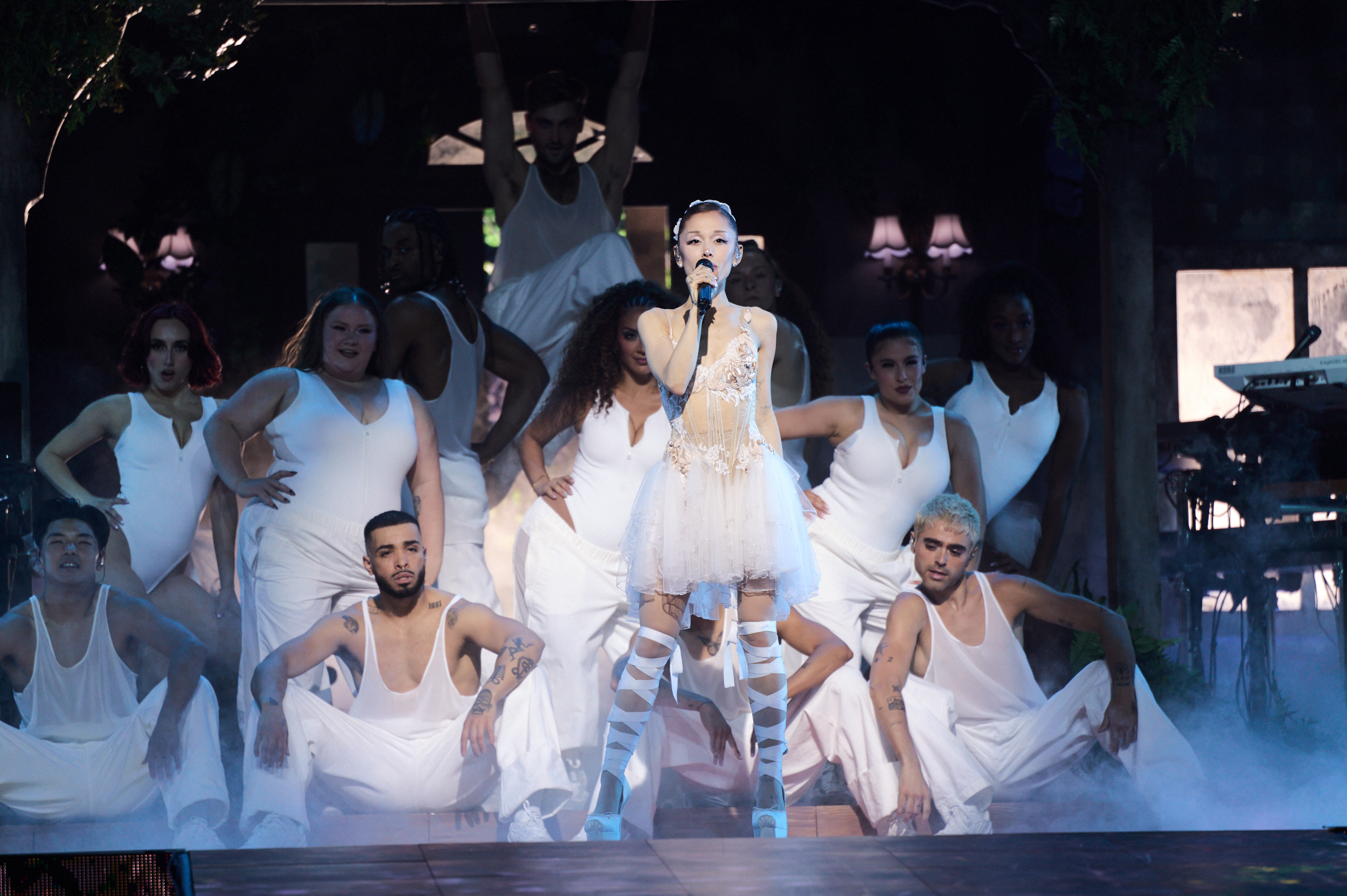 Ariana Grandeコミュニティの投稿 - first two nights in los angeles