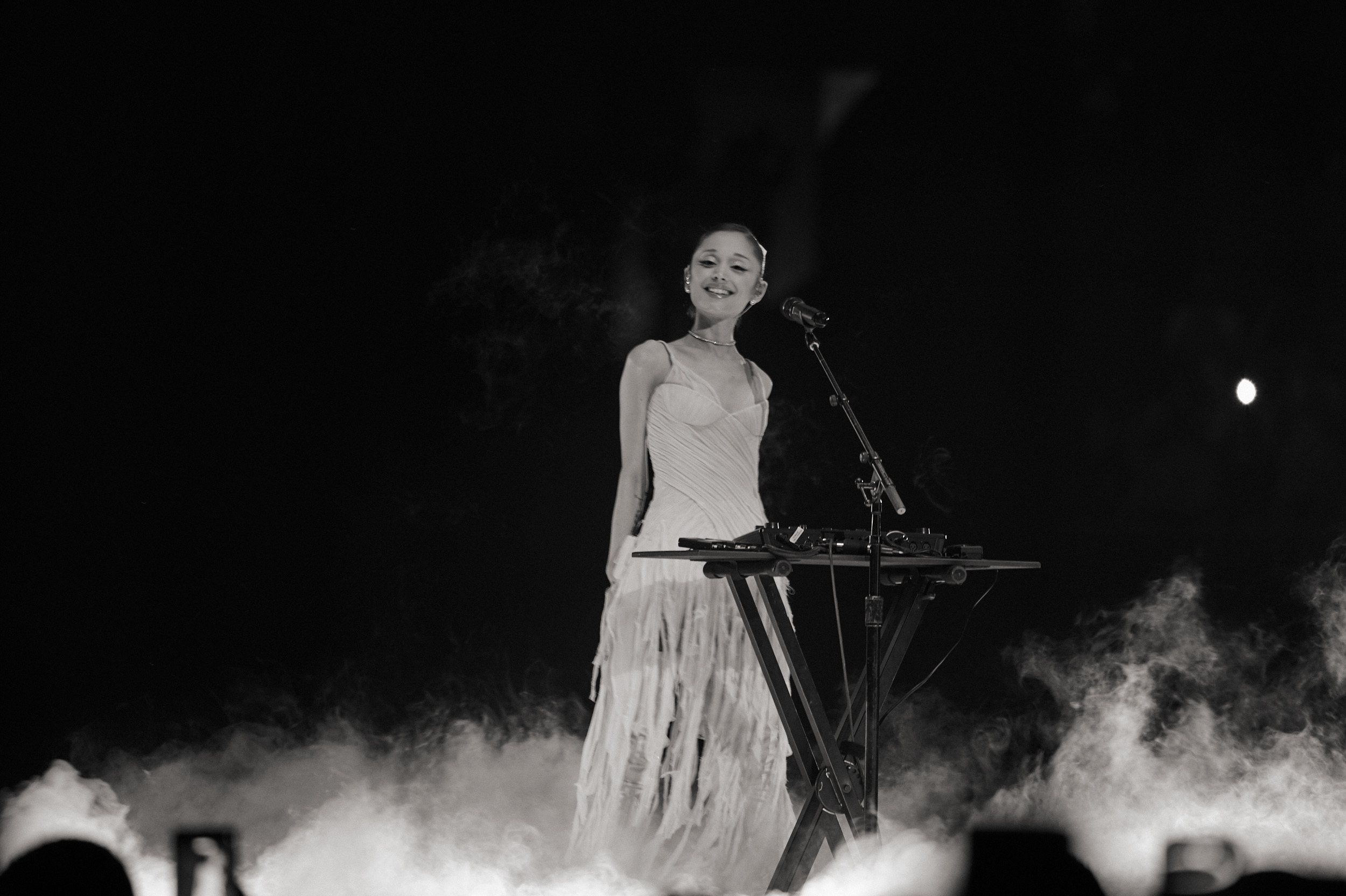 Ariana Grandeコミュニティの投稿 - first two nights in los angeles