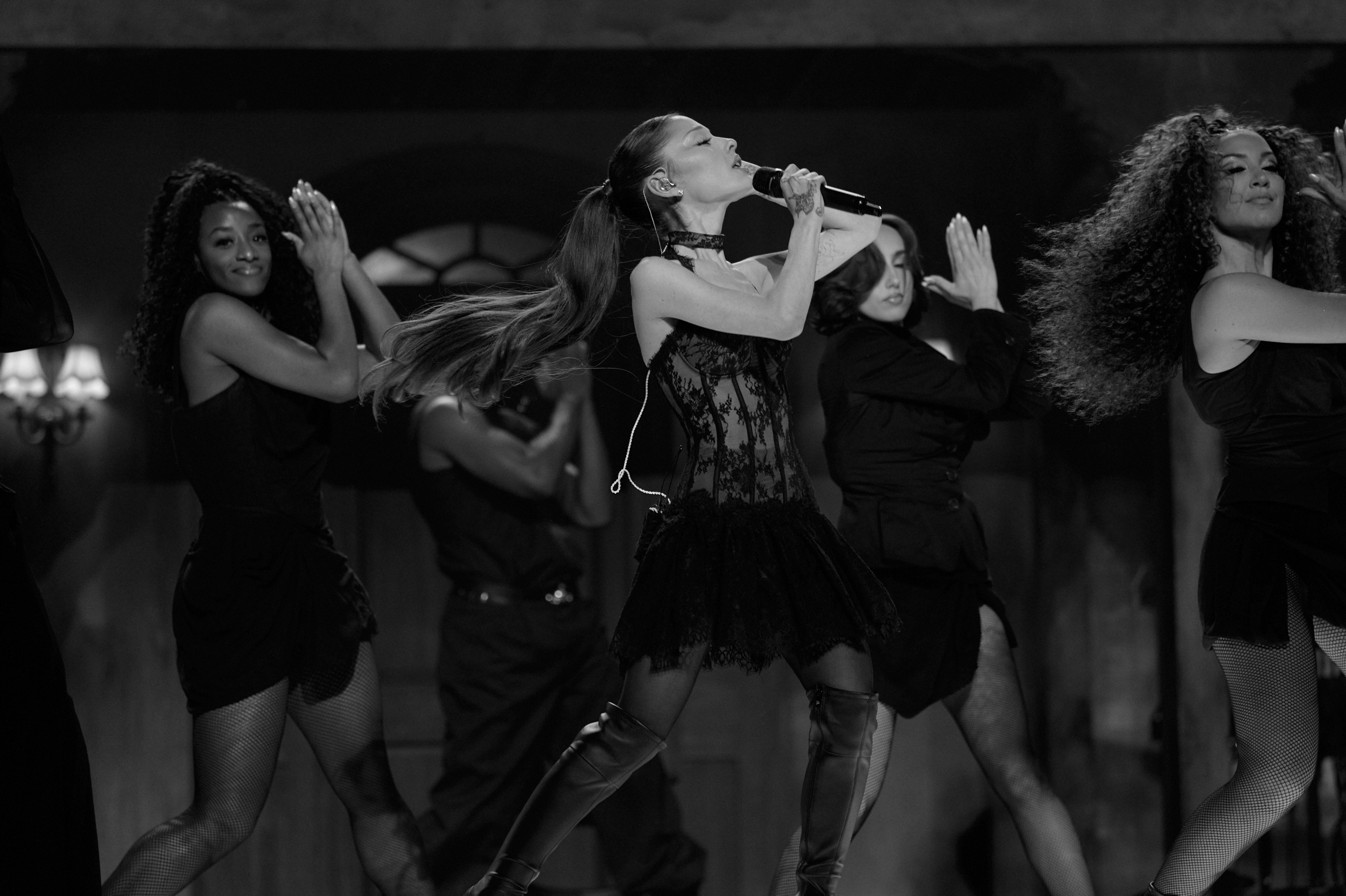 Ariana Grandeコミュニティの投稿 - first two nights in los angeles