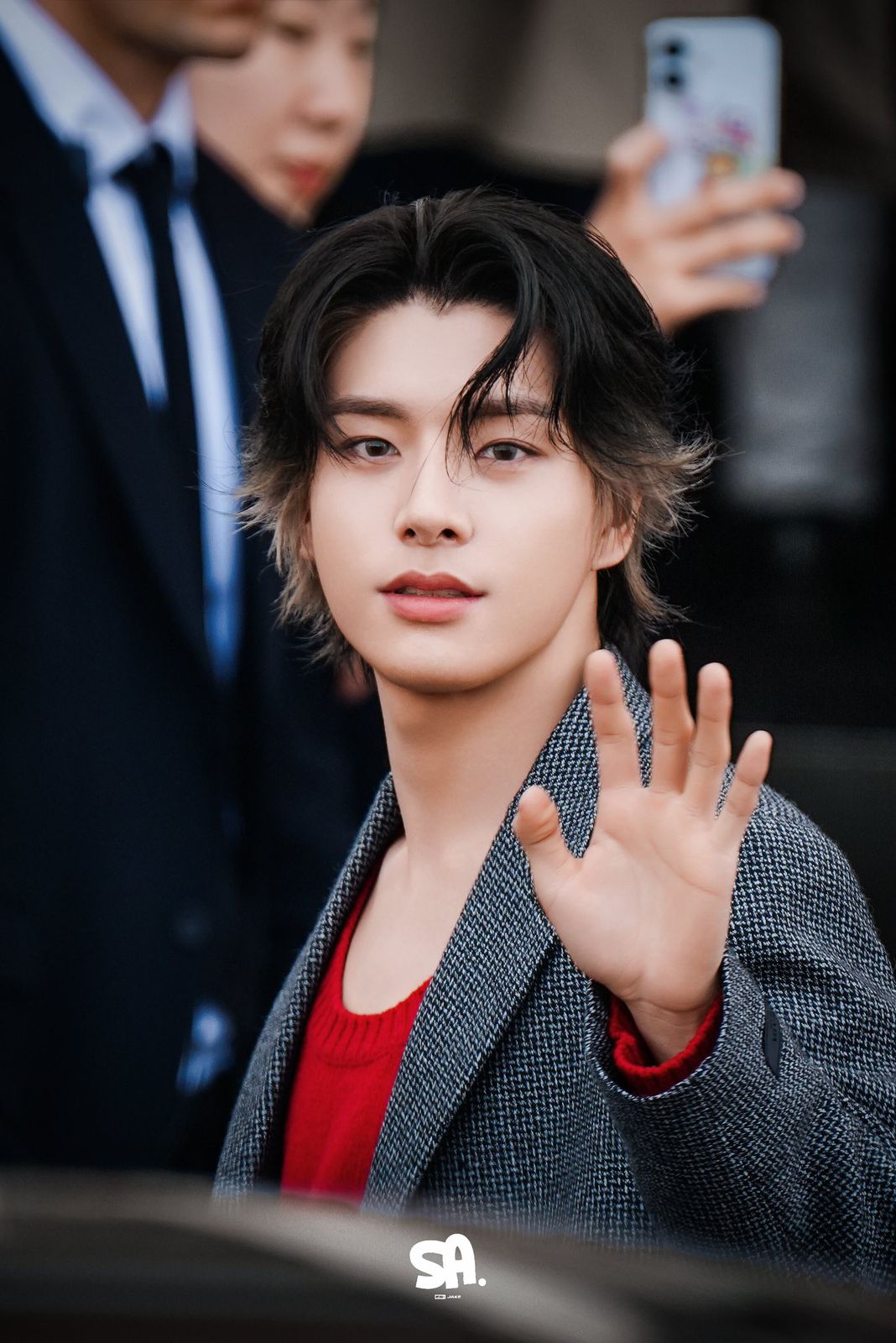 ENHYPENコミュニティの投稿 - JAKE IN PRADA TODAY 🔥