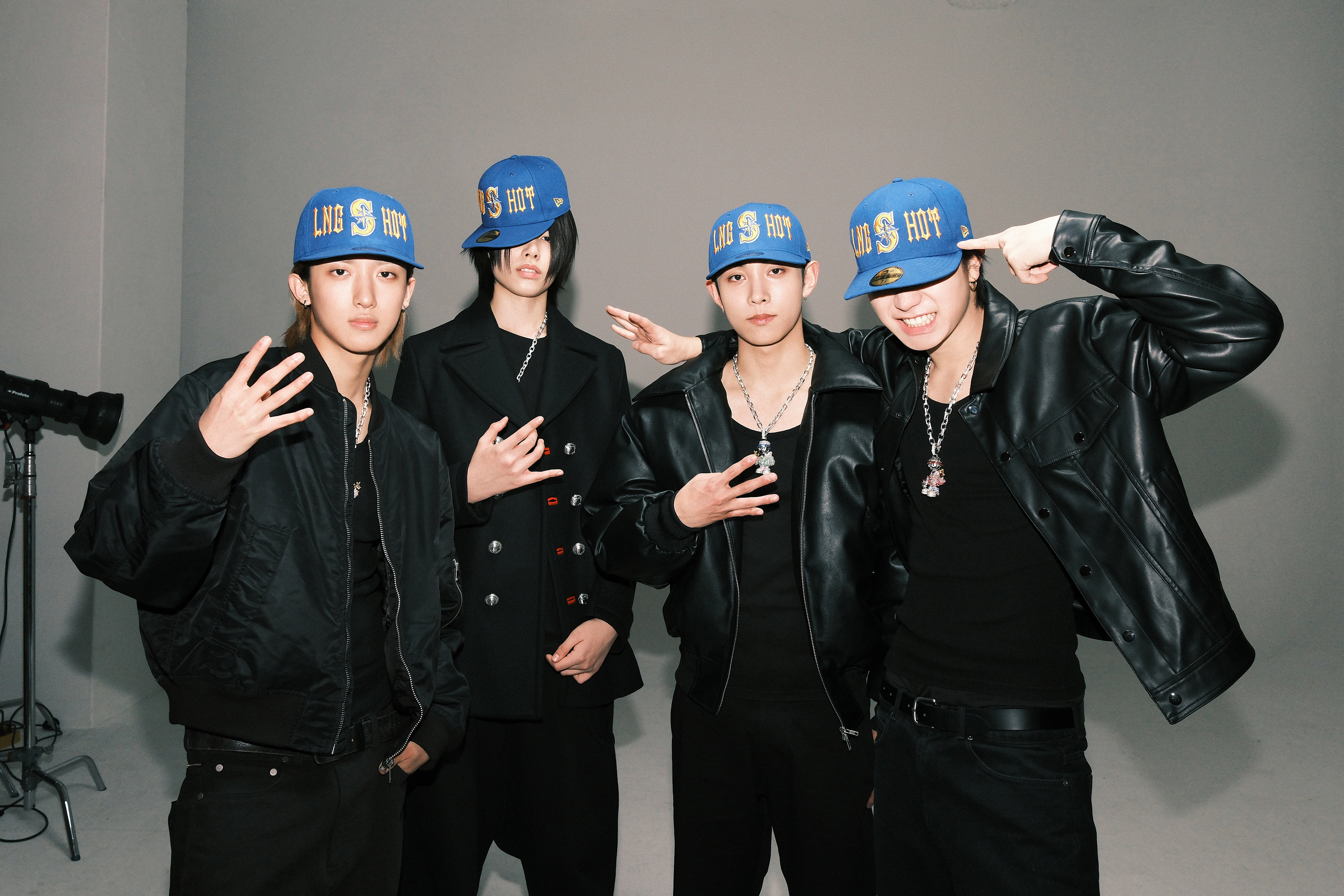 Weverse LNGSHOT 画像 - LNGSHOT [4SHOBOIZ Vol. 2: 4SHOVILLE] Photo