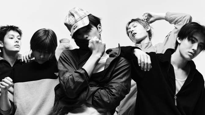 Weverse CORTIS Image - GREENGREEN Album Photo 'STUDIO'