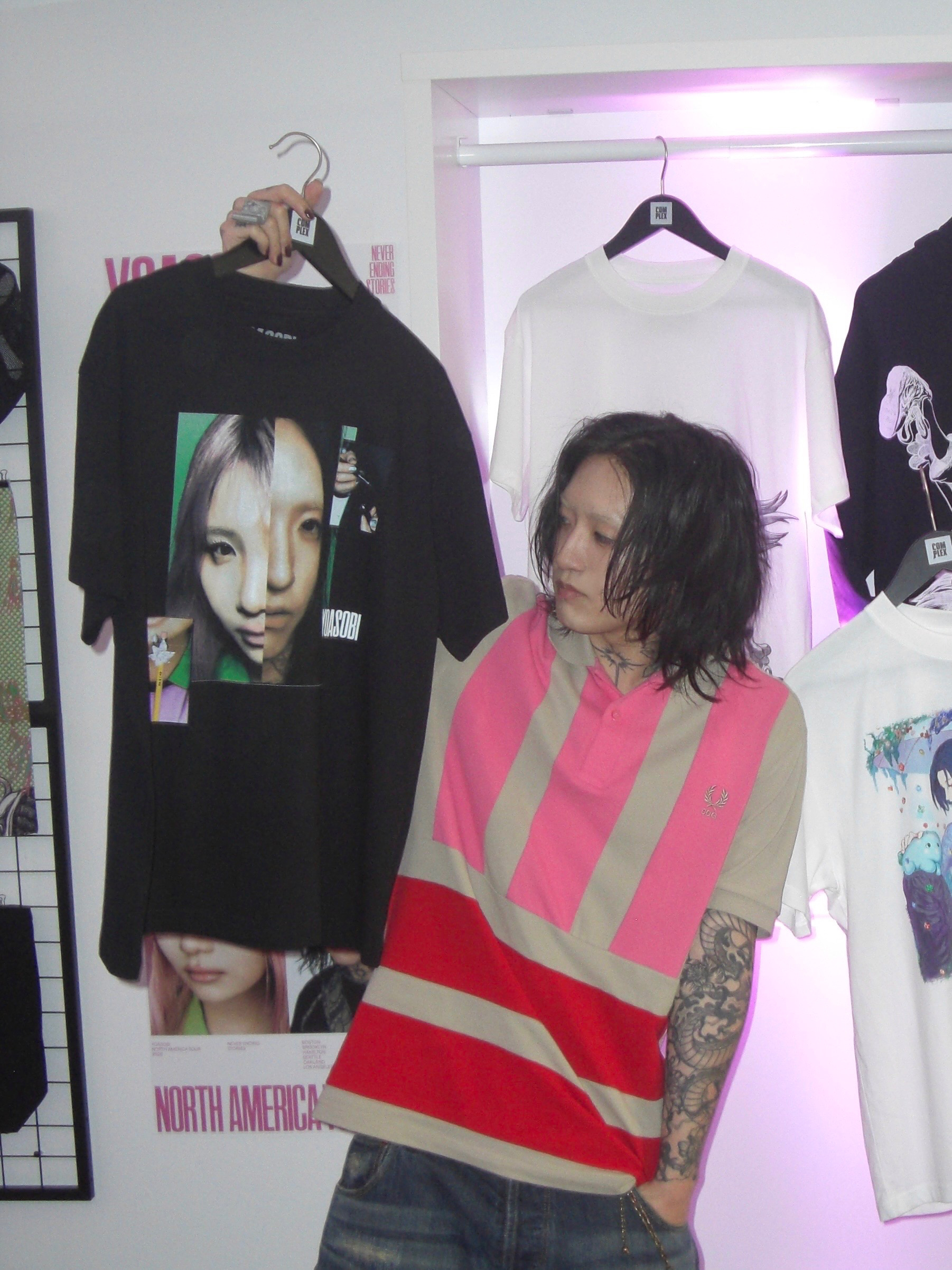 YOASOBIコミュニティの投稿 - The official merch & Complex Exclusive