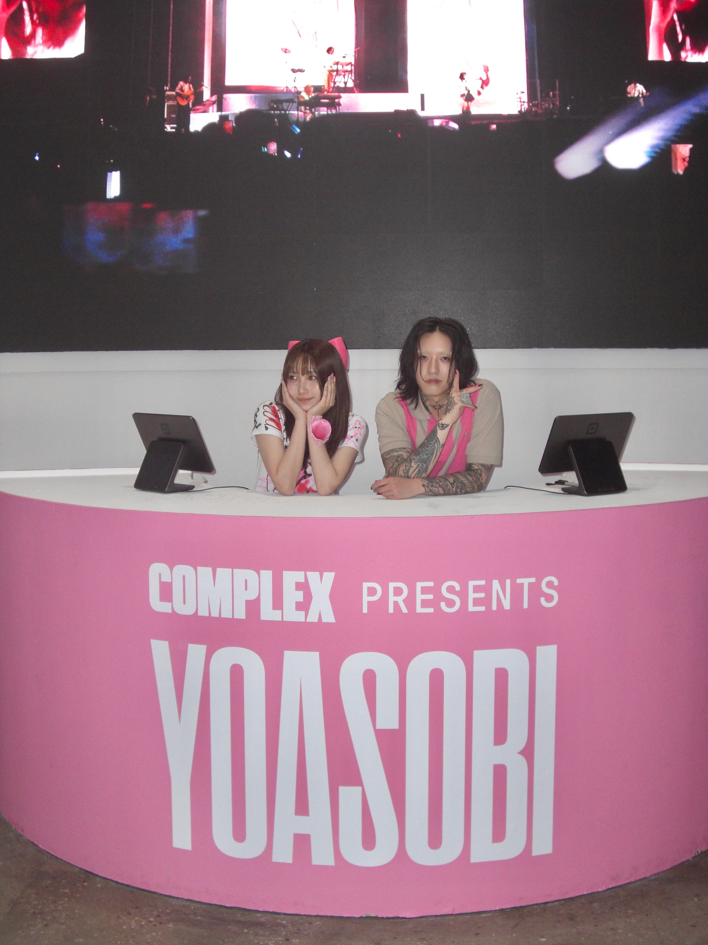 YOASOBIコミュニティの投稿 - The official merch & Complex Exclusive