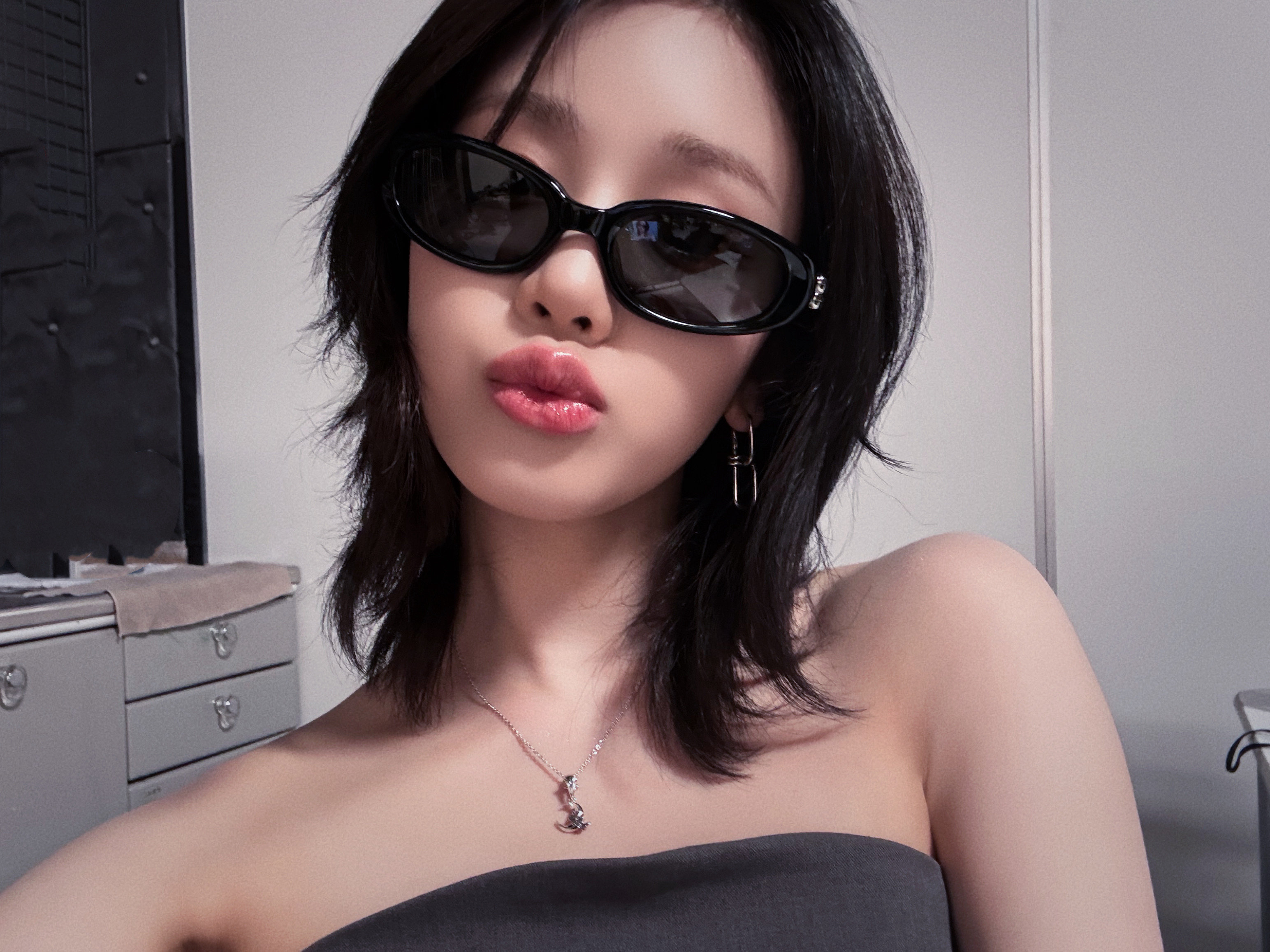 BABYMONSTERコミュニティの投稿 - next stop macao… 🕶️ - PHARITA