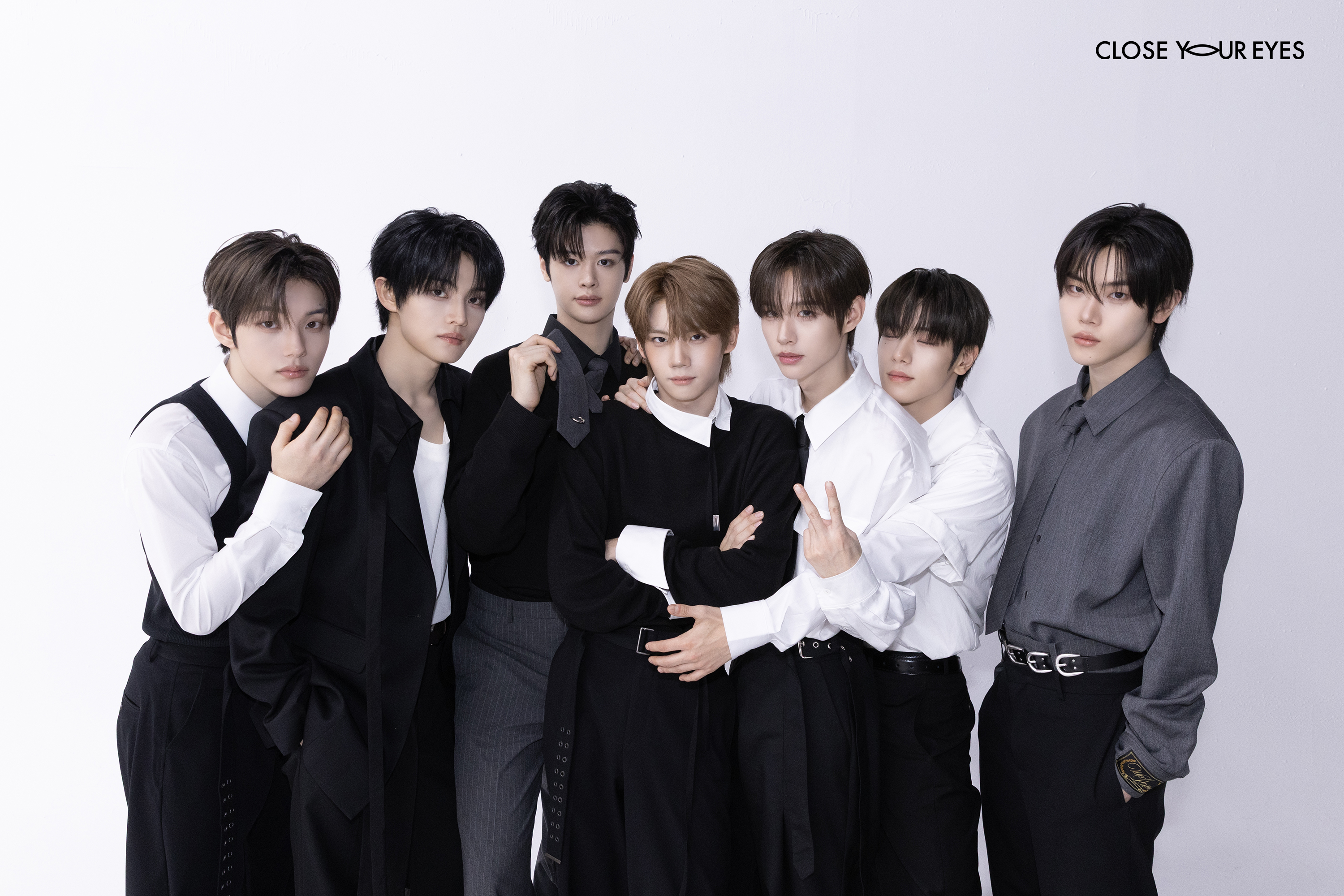 Imagen de CLOSE YOUR EYES de Weverse - CLOSE YOUR EYES 1ST TOUR