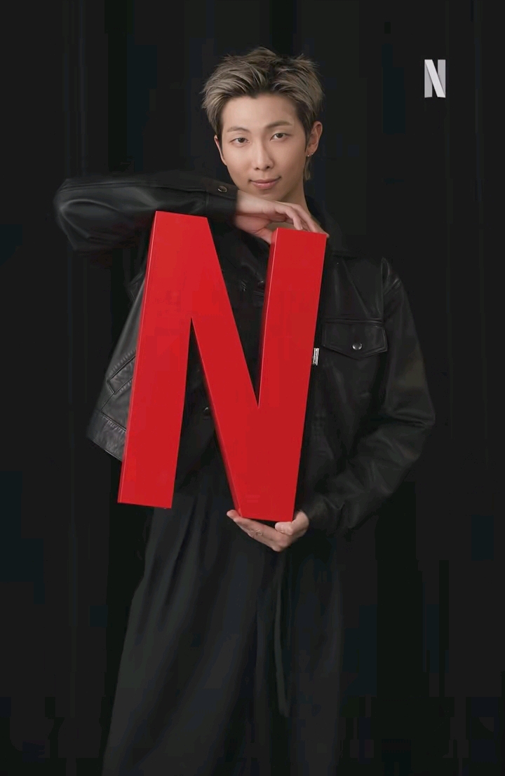 BTSコミュニティの投稿 - BTS X NETFLIX 💜✨