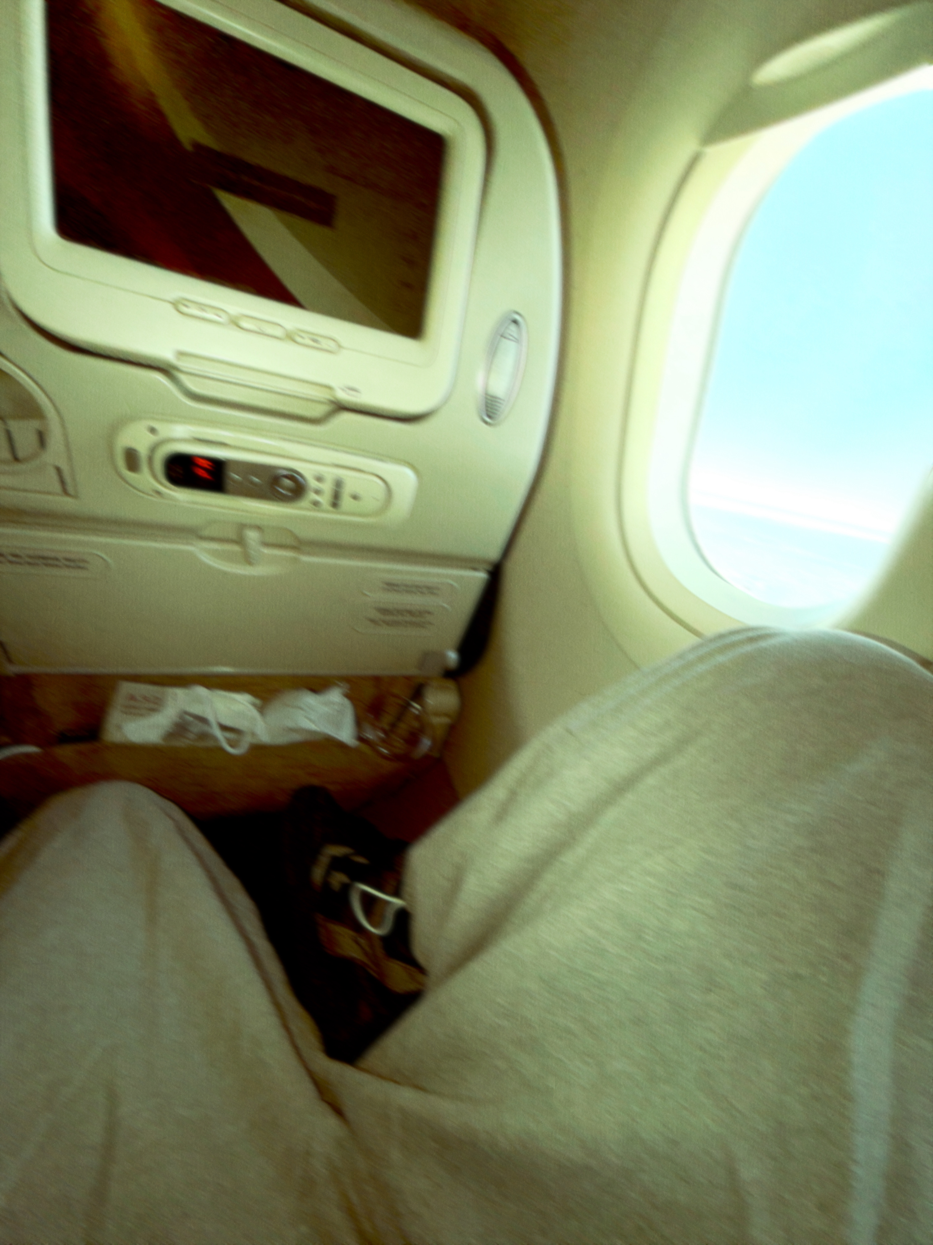 CORTIS Community Post - ☕✈️ - JAMES